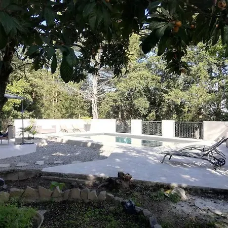 A Nimes, Au Coeur D'un Terrain De 3600m2 Avec Piscine Apartment Nimes