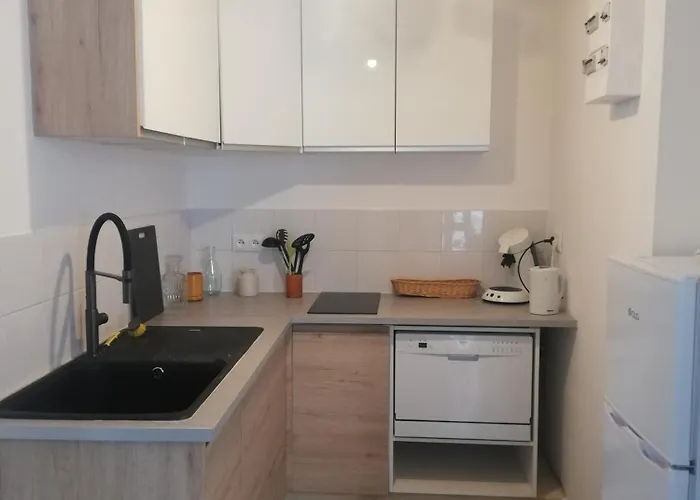 Au Calme Avec Jardin Apartment *