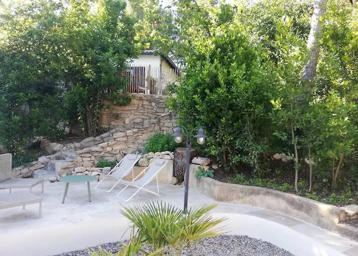 Au Calme Avec Jardin Apartment *